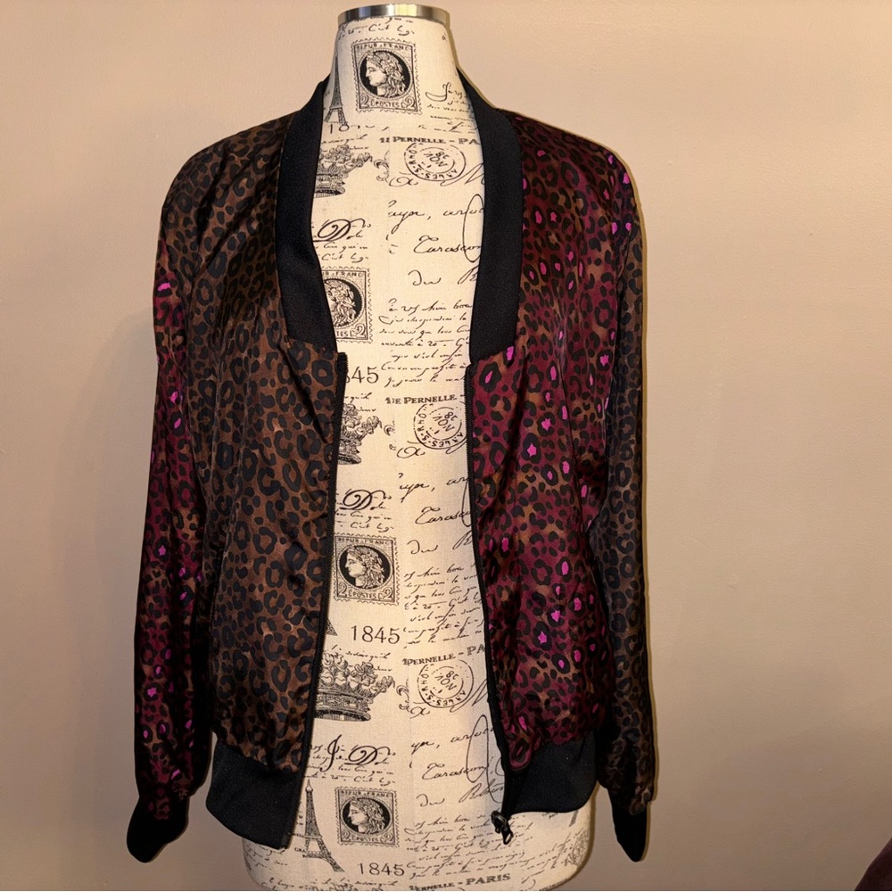 Victoria’s Secret Sport active wear jacket reversible cheetah and all black M